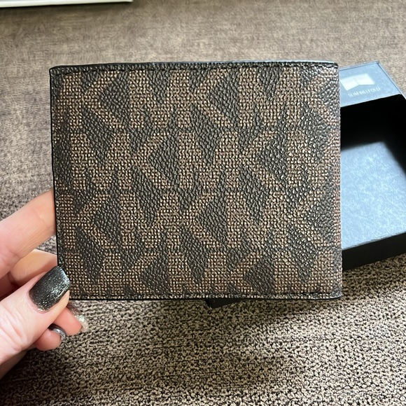 New Michael Kors Jet Set Slim Billfold - Picture 6 of 9